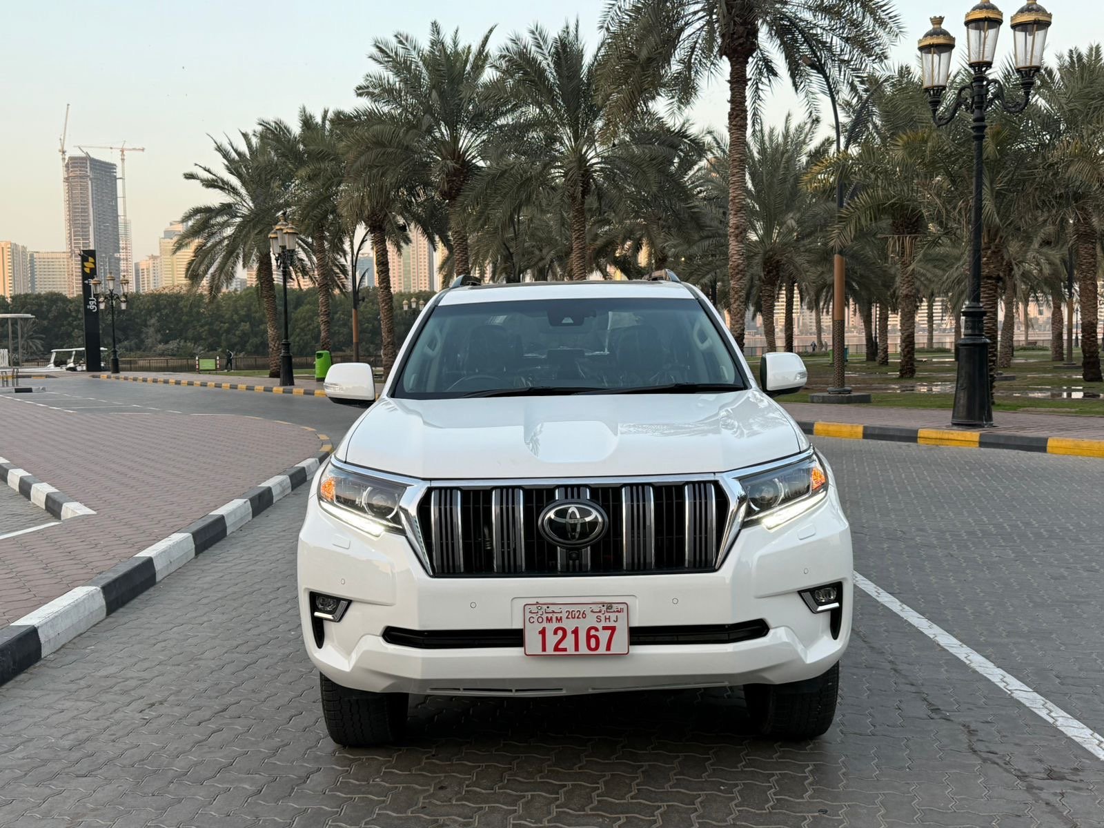 Land  Cruiser Prado VX 2022 White image